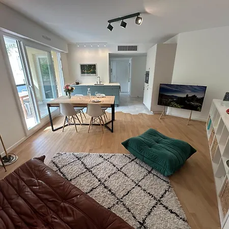 2 Pieces Renove Avec Terrasse Et Garage Lägenhet *